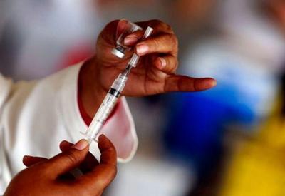 Com doses insuficientes, Rio continua com vacinação suspensa por idade