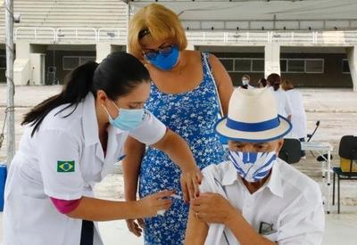 Rio interrompe vacinação contra a covid-19 por falta de doses
