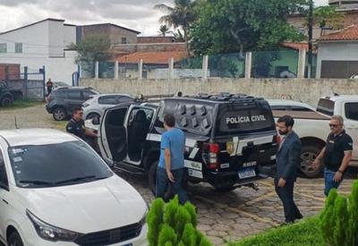 Prefeito acusado de matar PM se entrega à polícia no Maranhão