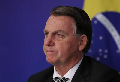 Ministros tentam convencer Bolsonaro a se vacinar no sábado