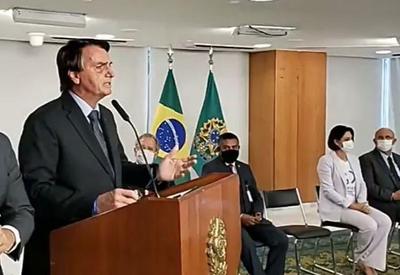 "Se lockdown acabar com vírus, eu topo. Mas não vai", diz Bolsonaro