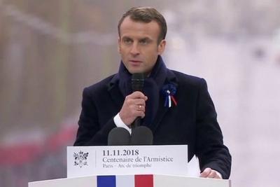 Presidente da França faz críticas indiretas a Trump em evento internacional