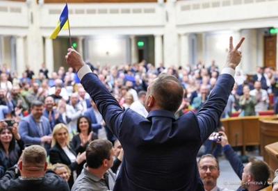 Presidente polonês visita Ucrânia, presta apoio e é aplaudido de pé