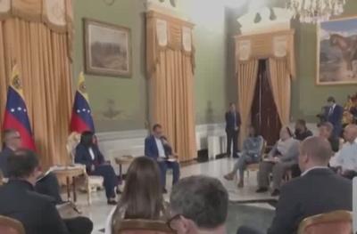 Quase 2.200 pessoas são liberadas na Venezuela após nova lei de anistia