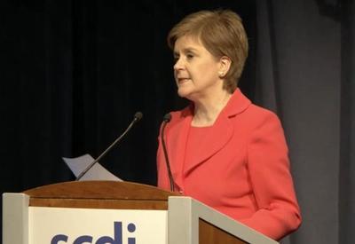 Primeira-ministra da Escócia quer novo referendo pela independência