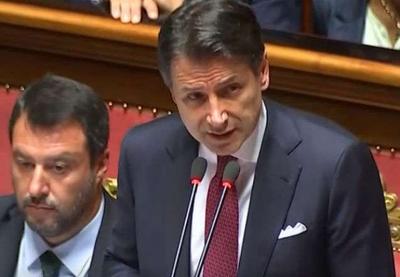 Primeiro-Ministro da Itália renuncia ao cargo durante discurso