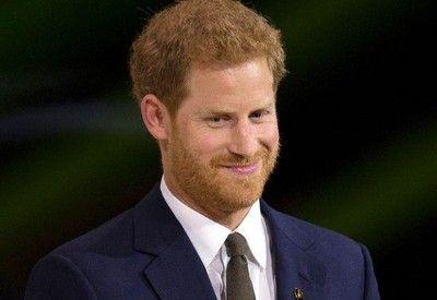 Príncipe Harry viaja para o Reino Unido após diagnóstico de câncer de Charles III