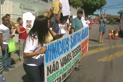 Prisões realizadas durante festa da milícia no RJ geram protesto