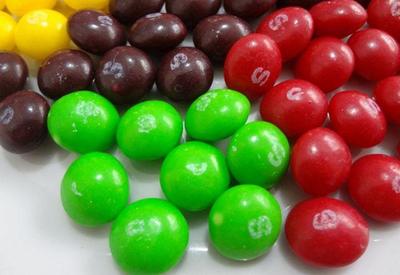 Justiça cobra explicações sobre suposta toxina em balas Skittles