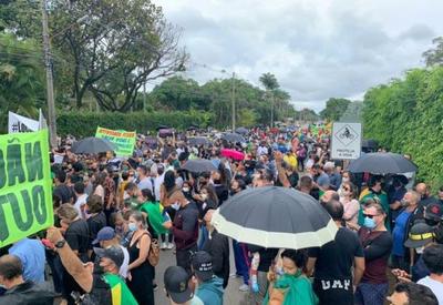Bolsonaro posta vídeo de protesto perto da casa do governador do DF