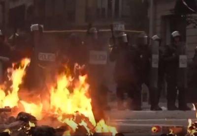 Protestos em Barcelona terminam com 128 presos e 400 feridos