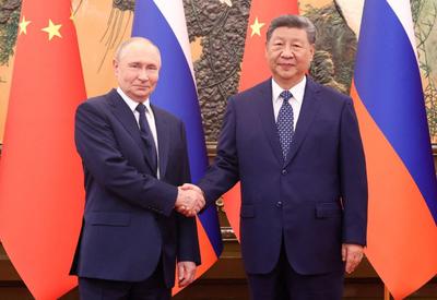 Microfone capta Putin e Xi-Jinping discutindo transplantes de órgãos e vida até os 150 anos