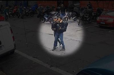 Quadrilha da rua 25 de Março é identificada após ataque a motoboy; 3 criminosos estão foragidos
