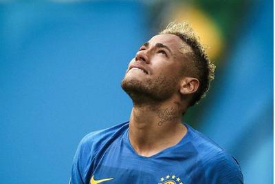 Quedas de Neymar geram discussões dentro e fora de campo