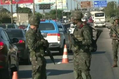 RJ: Forças armadas estão nas ruas após autorização de Temer