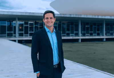 Ex-deputado Rafael Motta segue em coma induzido após acidente de kitesurfe em Natal