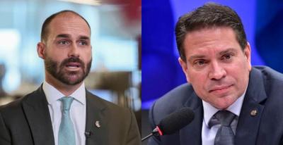 Após cassação de mandatos, Câmara cancela passaportes diplomáticos de Eduardo Bolsonaro e Ramagem
