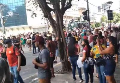 Fechamento do comércio provoca protestos em Manaus
