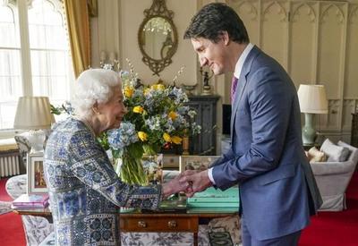 Rainha Elizabeth II se encontra com primeiro-ministro do Canadá