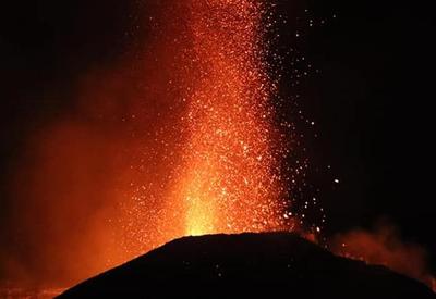 Vulcão Etna entra em erupção na Itália