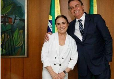 Regina Duarte defende Bolsonaro: "Está certíssimo"