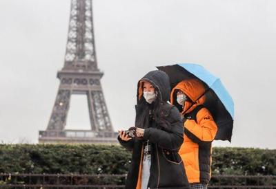 França flexibiliza restrições sanitárias para conter pandemia