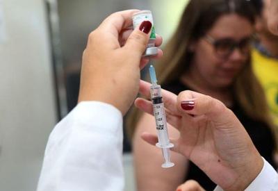 Covid-19: Distrito Federal inicia vacinação de professores nesta 3ª