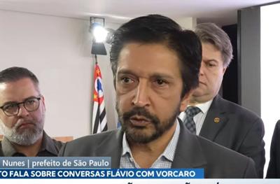 Ricardo Nunes diz não ver corrupção em áudios entre Flávio e Vorcaro