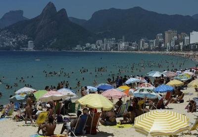 Rio entra em nova fase e libera self-service e aluguel de cadeiras de praia
