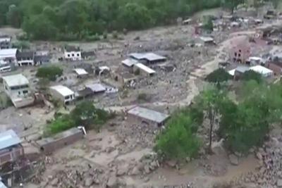 Rios transbordam por causa da chuva e mais de 150 pessoas morrem na Colômbia
