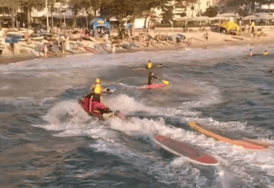 Ventania na Praia de Copacabana joga cerca de 100 banhistas contra as pedras