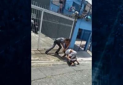 Vídeo: homem luta com PM e é morto a tiros na frente dos filhos