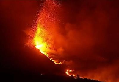 Erupção de vulcão em La Palma continua causando estragos após quase 1 mês