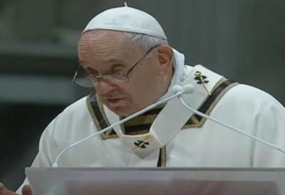 Papa Francisco celebra tradicional Missa do Galo no Vaticano