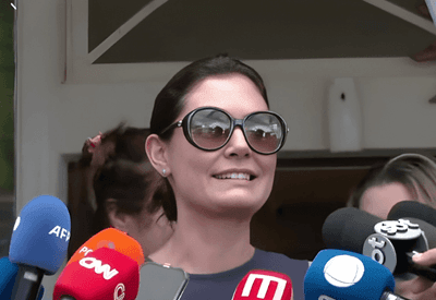 Michelle fala em "política zero" no momento e afirma que prioridade é cuidar de Bolsonaro após alta