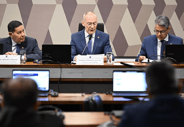 Imagem da notícia: CPI do Crime Organizado volta a colocar Cláudio Castro e Ibaneis Rocha na mira