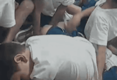 Alunos de creche deitam no chão para se proteger de tiroteio no Rio