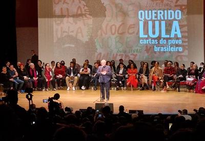 Em evento com artistas, Lula defende criação de "orçamento participativo"