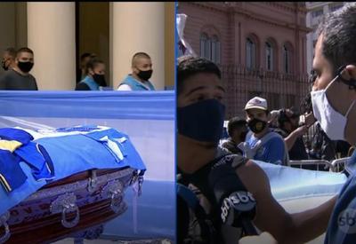 Adiós, Maradona: Na frente da Casa Rosada, muita gente cantando entre flores e bandeiras