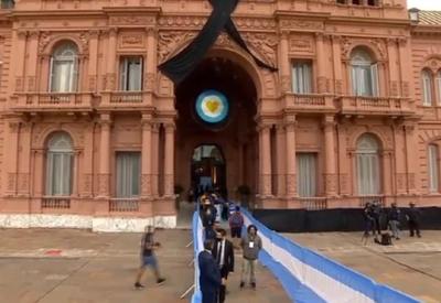 Adiós, Maradona: argentinos saem do velório e não acreditam na morte de 'D10S'