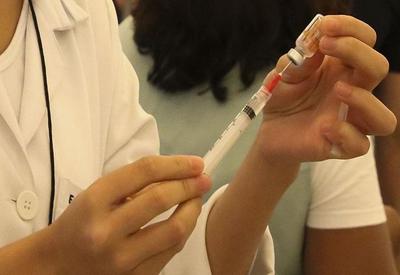 Prefeitos cobram Ministério da Saúde sobre falta de vacinas