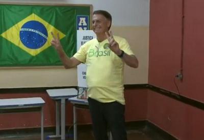 Bolsonaro vota no RJ e diz que expectativa é de vitória