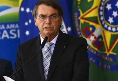 Auxílio emergencial: Bolsonaro assina duas medidas provisórias