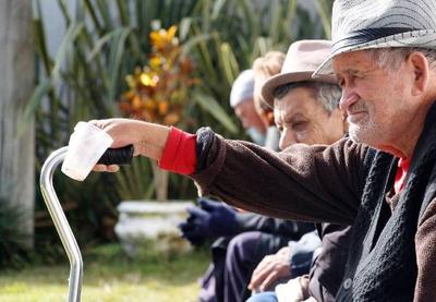 Combustível, educação, alimentos e moradia pesam no custo de vida dos idosos