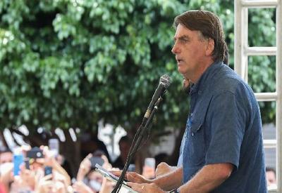Bolsonaro diz que governadores devem pagar pelo auxílio emergencial
