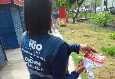 Milicianos afixam falsos cartazes de interdição em quiosques na Gardênia Azul (RJ)