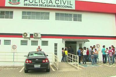 SP: Estudantes que ocupavam escola em Campinas são levados para a delegacia