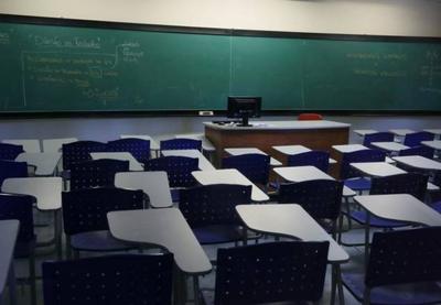 SP: governo vai dar aumento a professores que voltarem às aulas presenciais