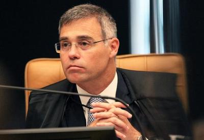 André Mendonça suspende norma do TSE que pune federação se um dos partidos não prestar contas