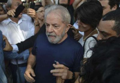 STF adia julgamento sobre liberdade de Lula